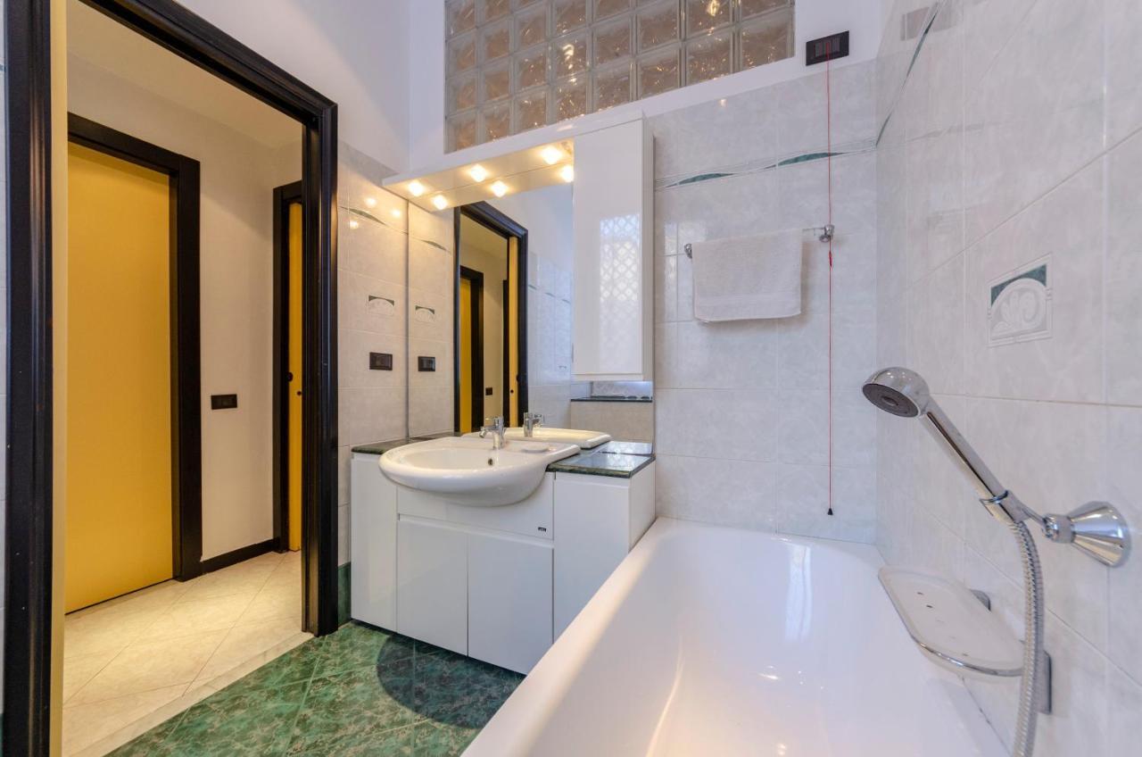 Ferienwohnung Altido Modern Flat For 6 In The Heart Of Genova Foce Exterior foto